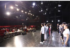 大鸡巴插入小穴视频高三年级表演专业举行阶段考试